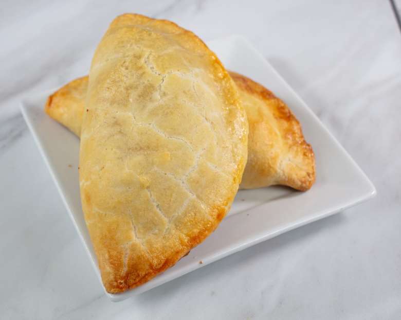 Beef Sausage Rolls (2 Pieces)